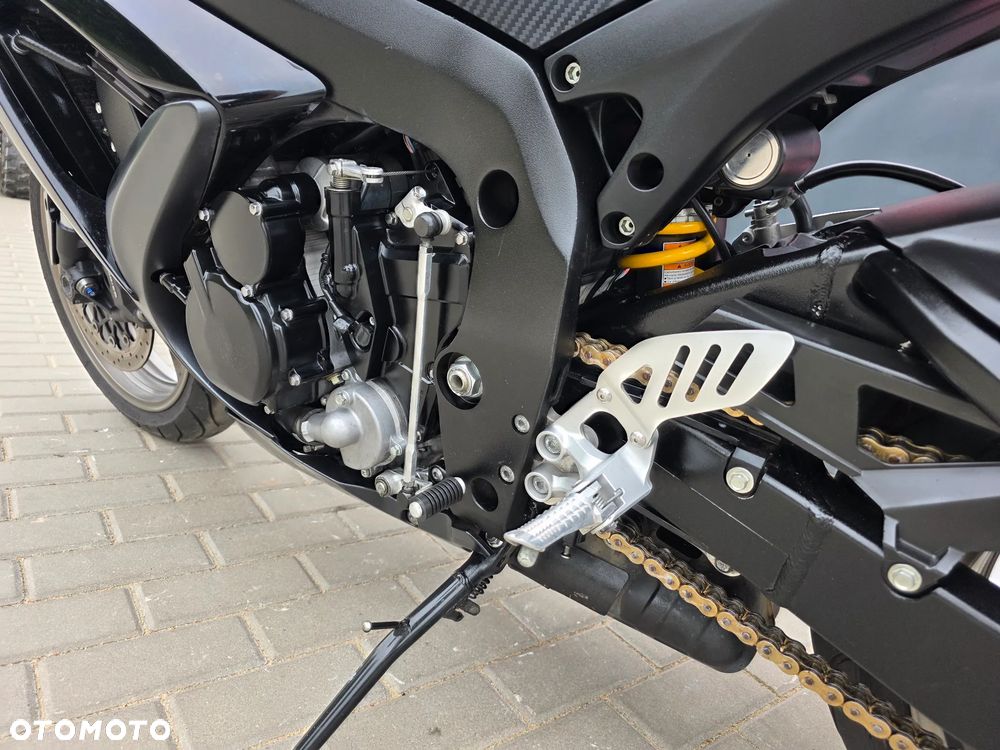 Suzuki GSX-R - 30