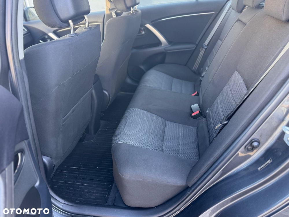 Toyota Avensis 2.0 D-4D - 6