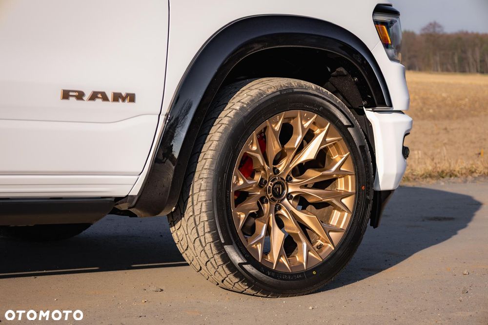 RAM 1500 Crew Cab Shortbed Bighorn - 37