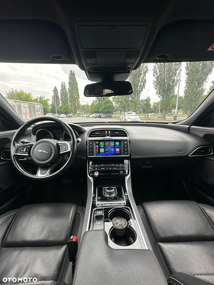 Jaguar XE 20d R-Sport - 17