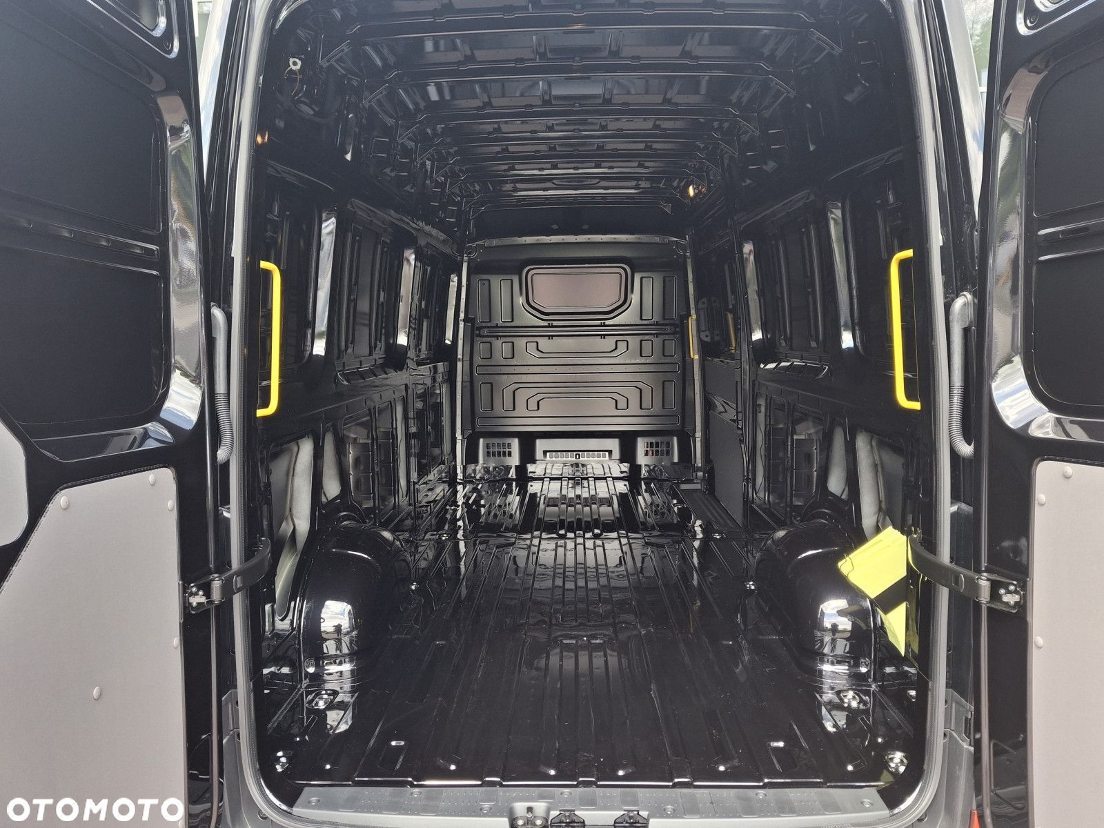 Volkswagen Crafter 35 Furgon 2.0 TDI - 8