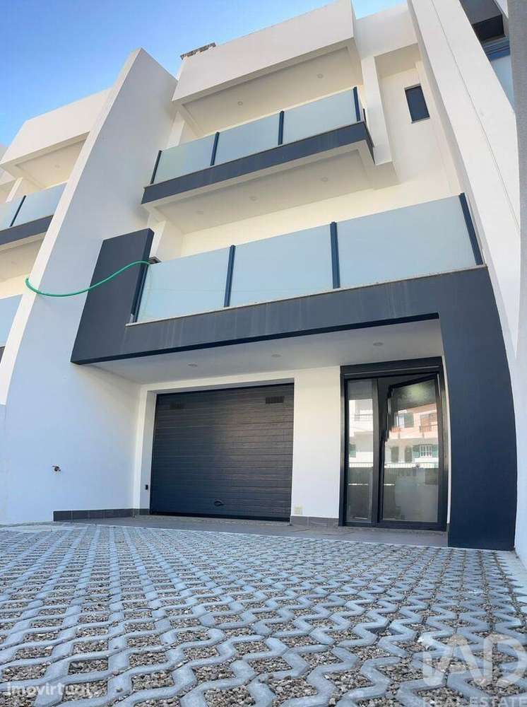 Casa / Villa T5 em Corroios de 120,00 m2 - Grande imagem: 2/27