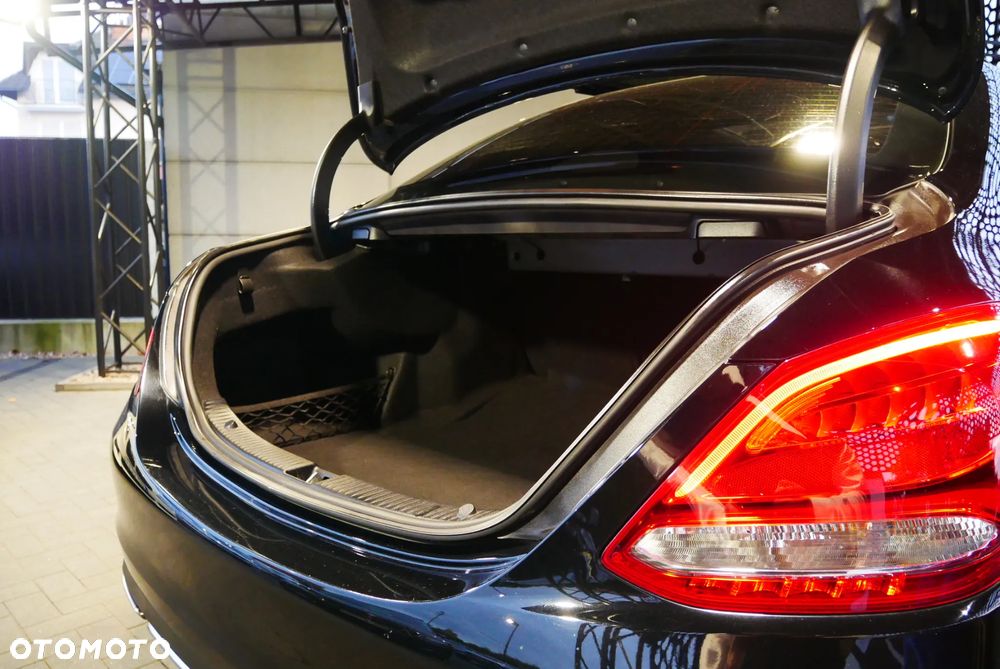Mercedes-Benz Klasa C 300 7G-TRONIC - 34