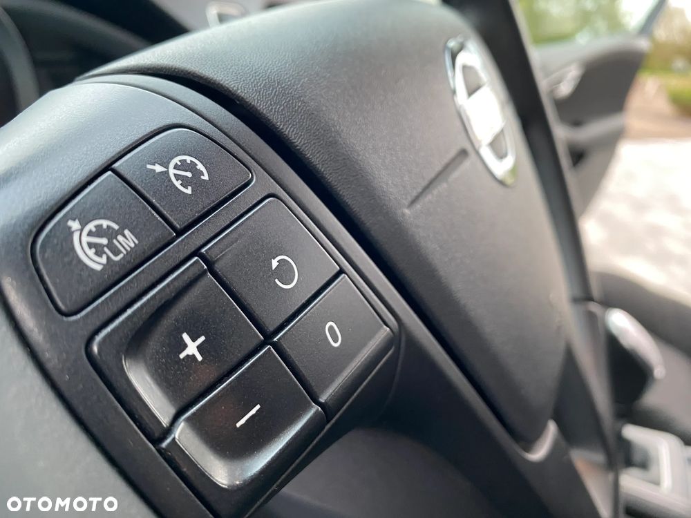 Volvo V40 T3 Momentum - 36