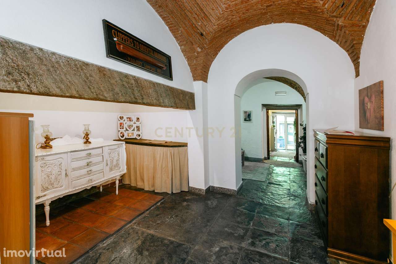 Rés-do-Chão de Moradia T4 com 4 suítes no centro de Mourão - Alentejo - Grande imagem: 5/27