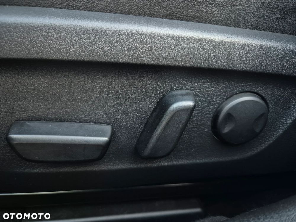 Mazda 3 e-SKYACTIV-G 122 M HYBRID EXCLUSIVE-LINE - 22