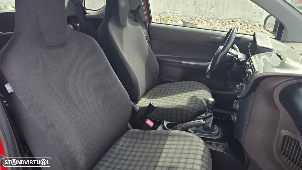 Toyota iQ 1.0 VVT-i - 19