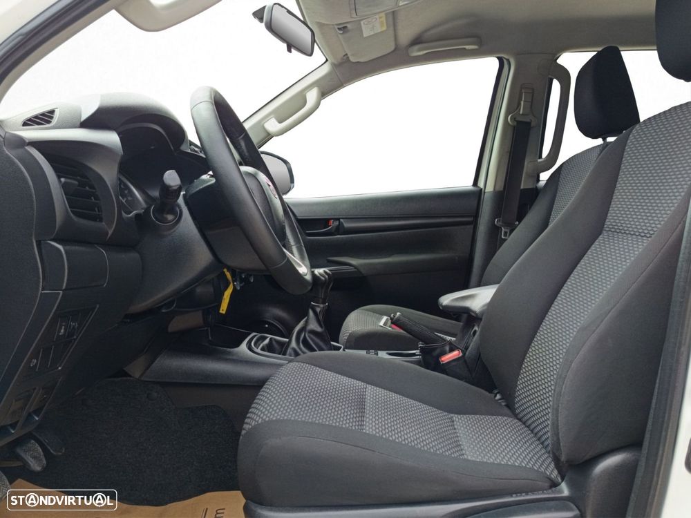 Toyota Hilux 2.4 D-4D 2WD CD CM - 23