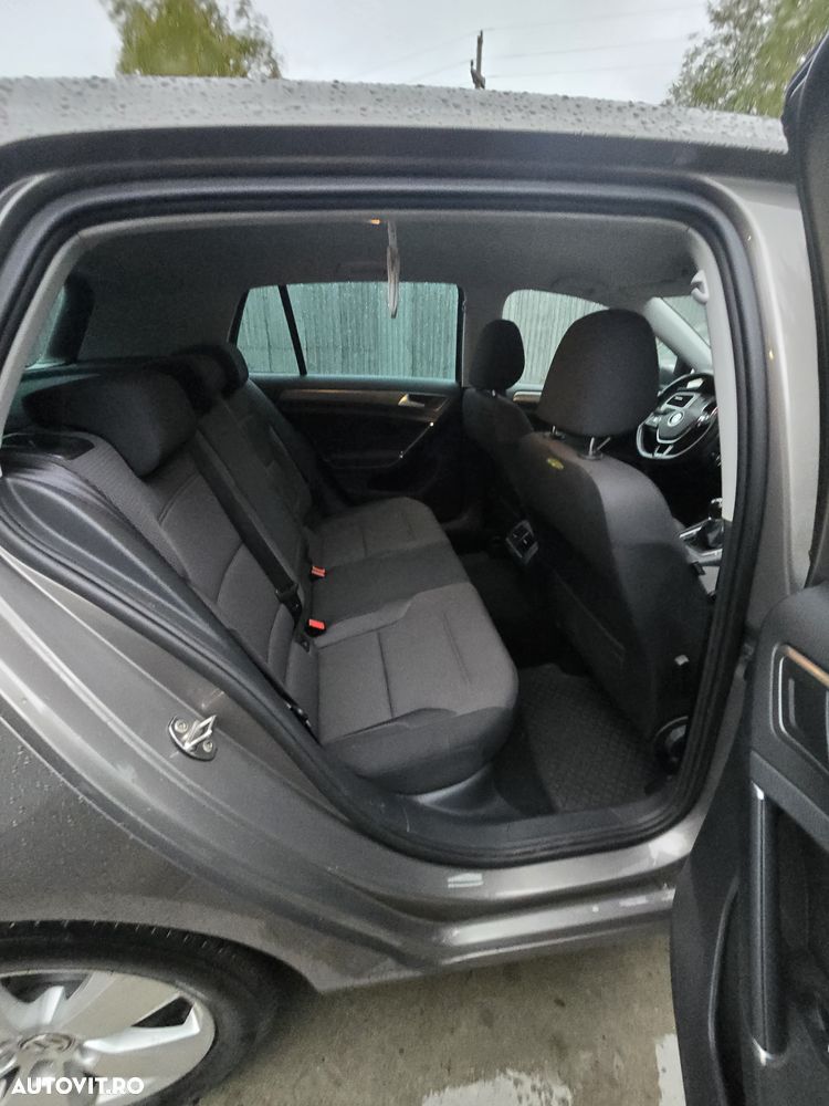Volkswagen Golf - 8