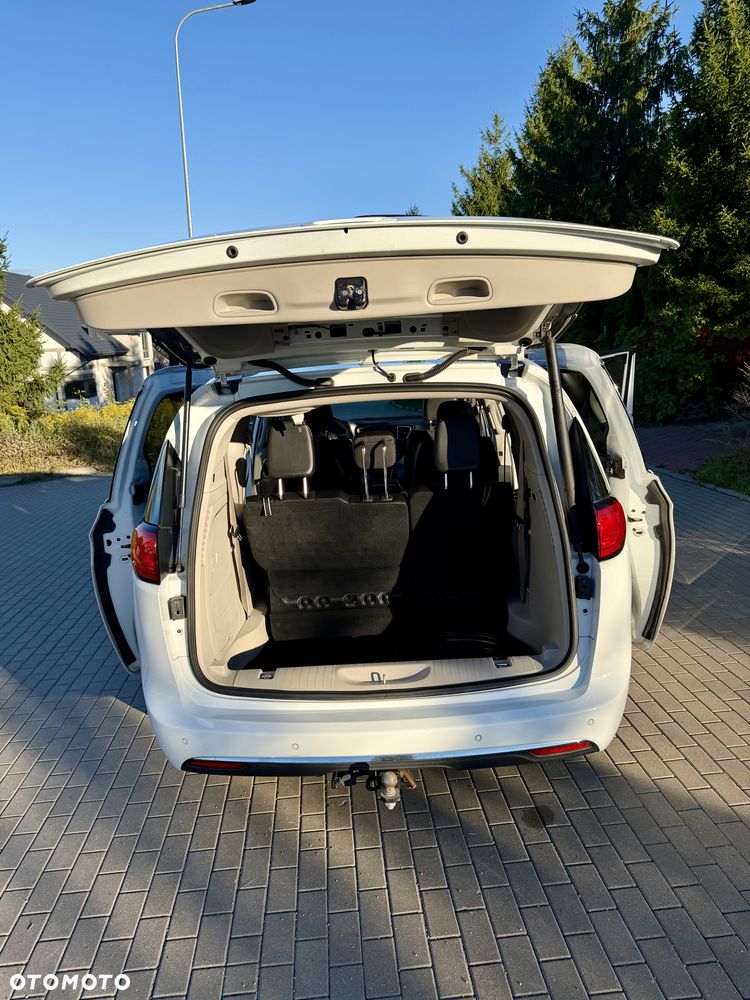 Chrysler Pacifica - 16