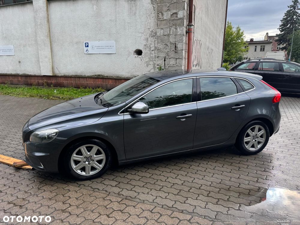 Volvo V40 D2 R-Design - 5