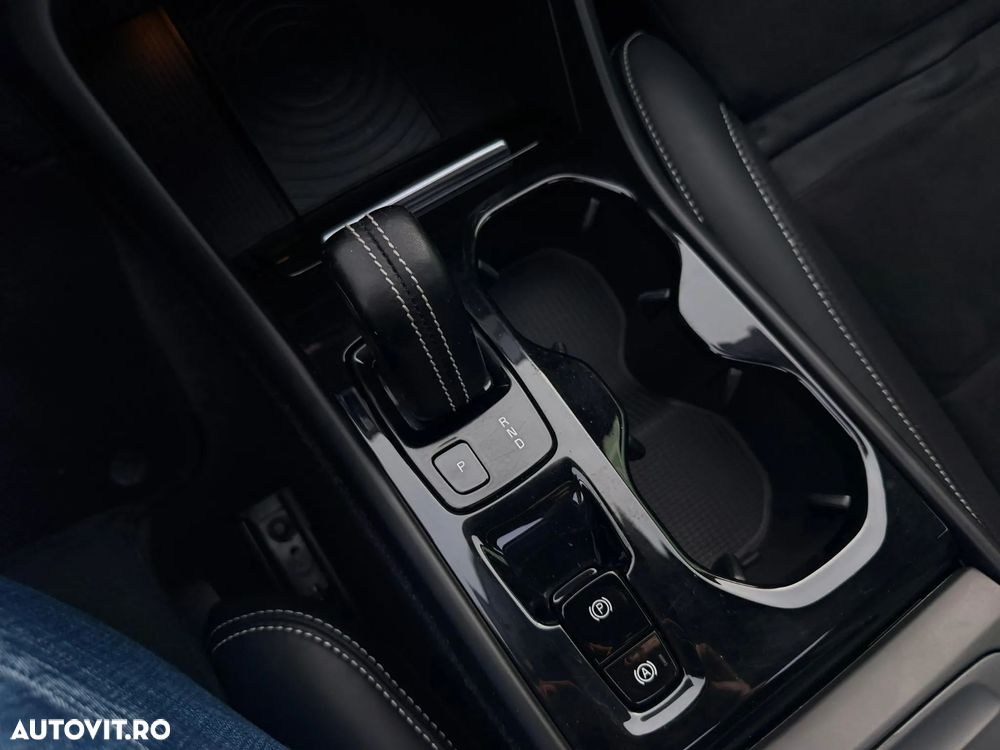 Volvo XC 40 D4 AWD Geartronic R-Design - 12