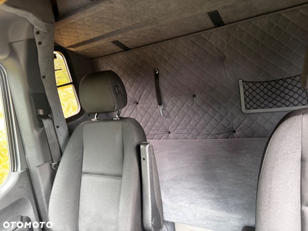 Mercedes-Benz Sprinter - 15