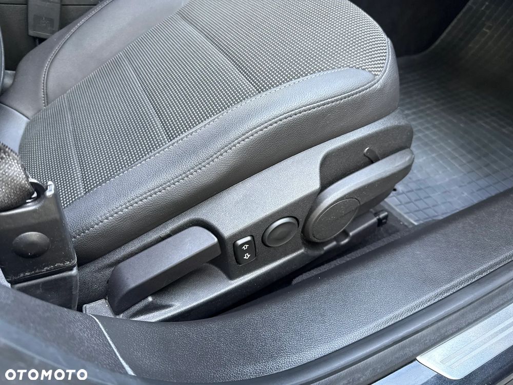 Opel Insignia - 30