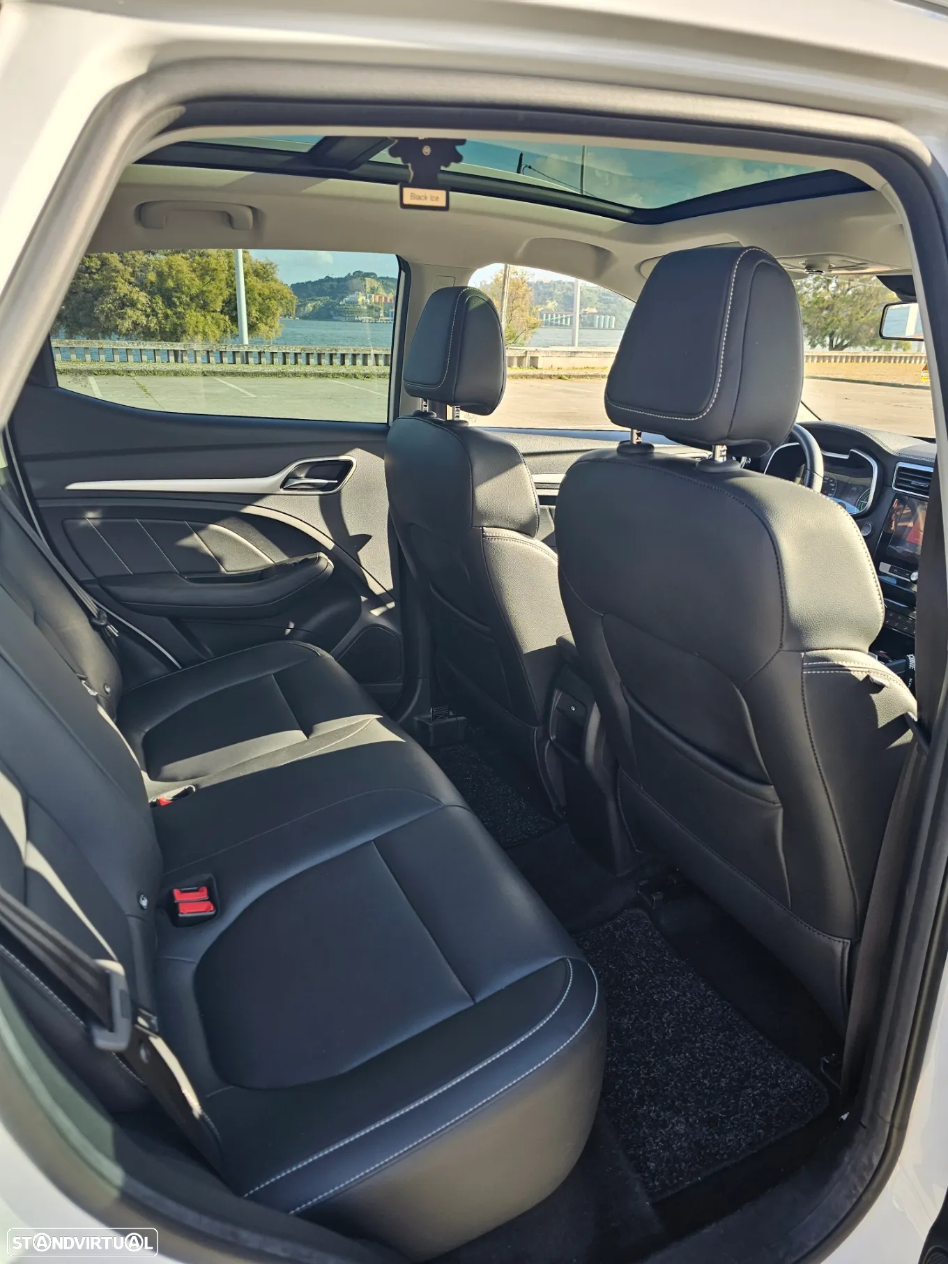MG ZS EV 44.5 kWh Luxury - 3