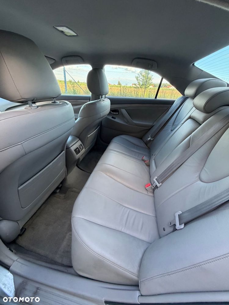 Toyota Camry - 2