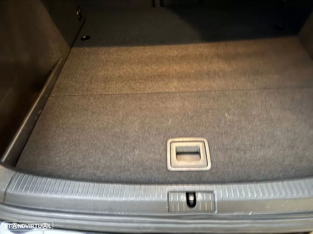 VW Golf Variant 1.6 TDi Highline DSG - 40