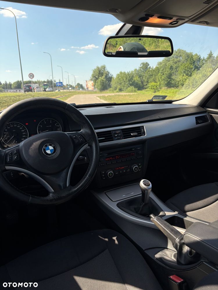 BMW Seria 3 320i - 9