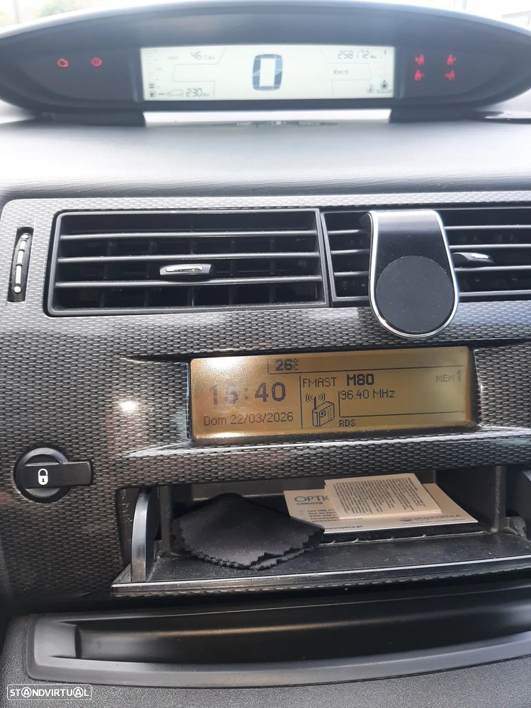 Citroën C4 1.6 HDi 110 Exclusive - 2