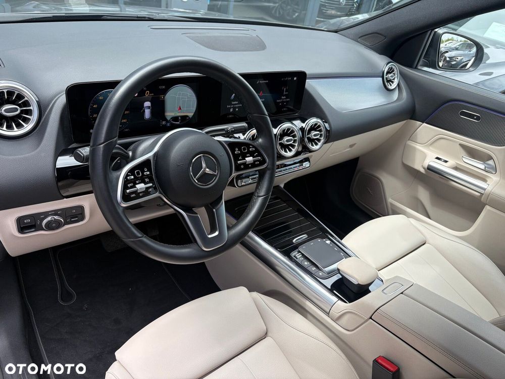 Mercedes-Benz GLA - 12