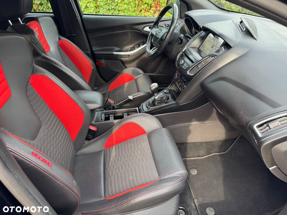 Ford Focus 2.0 EcoBoost ST mit Leder-Exclusiv-Paket - 11