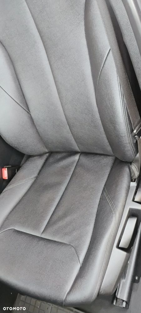 BMW Seria 3 318d Sport Line - 13