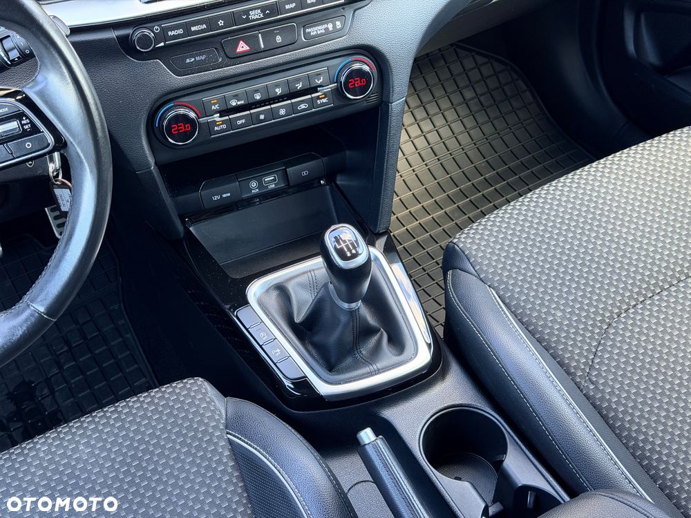 Kia Ceed 1.4 T-GDI L Business Line - 18