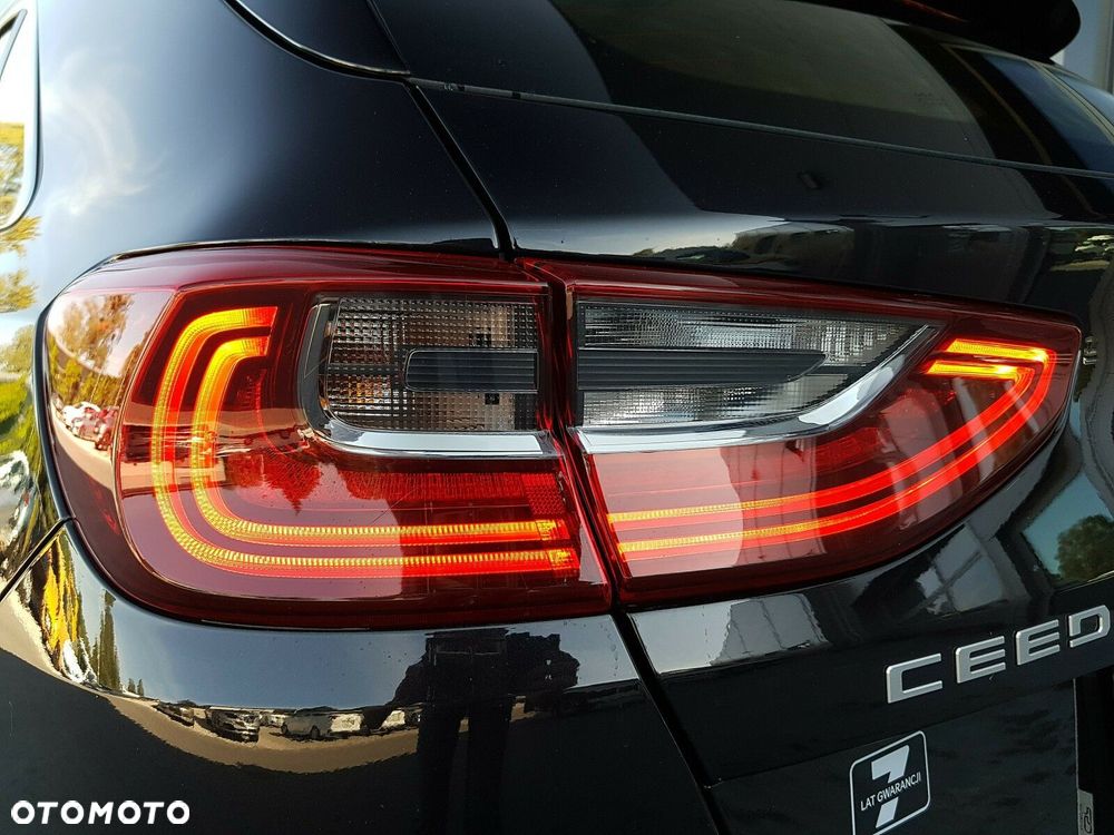 Kia Ceed 1.5 T-GDI M - 10