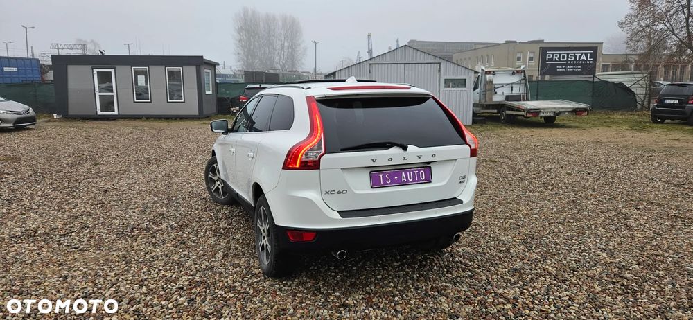 Volvo XC 60 D5 AWD Geartronic Summum - 8