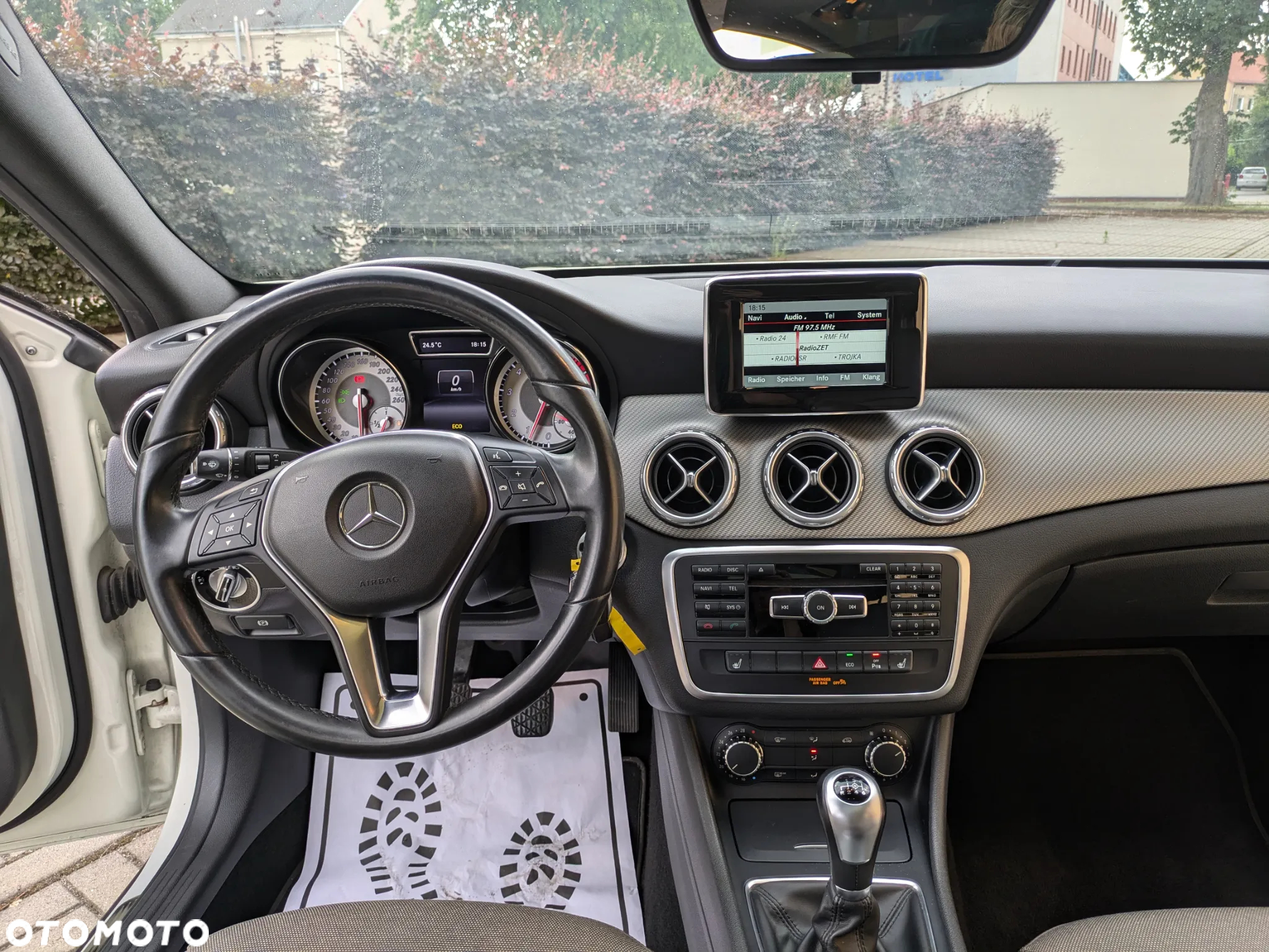 Mercedes-Benz GLA 200 UrbanStyle Edition - 32