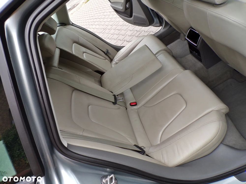 Audi A4 Avant 2.0 TDI DPF Ambiente - 25
