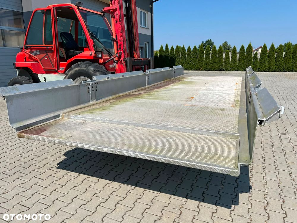 **5 sztuk** oryginalnych ruchomych pokładów aluminiowych do naczepy do przewozu żywca marki PEZZAIOLI - 2