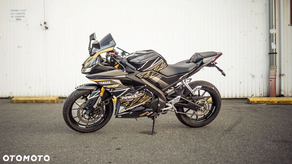 Yamaha YZF - 4