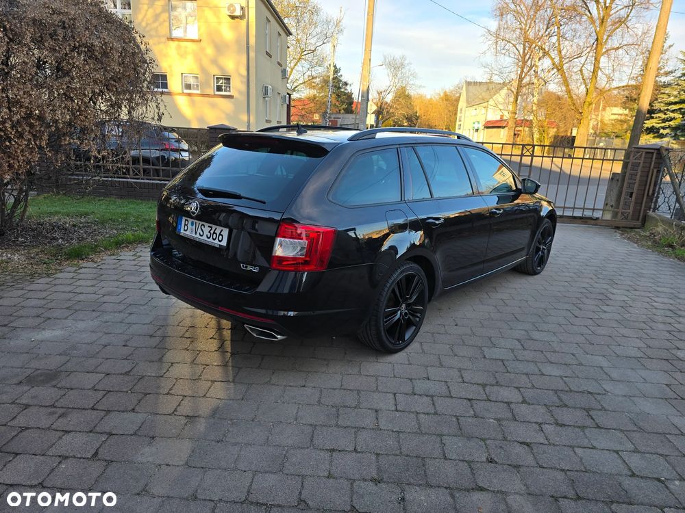 Skoda Octavia 2.0 TDI DSG RS - 9