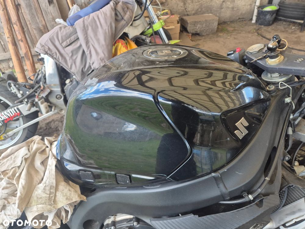 Suzuki GSX-R - 16