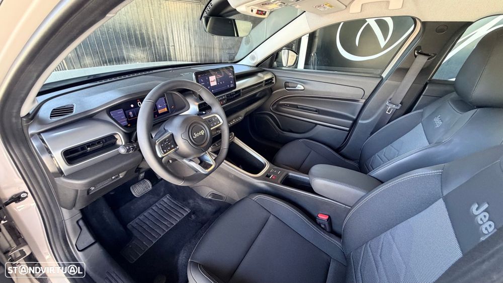 Jeep Avenger 1.2 T3 48V 4xe Hybrid eAWD Auto Upland - 6