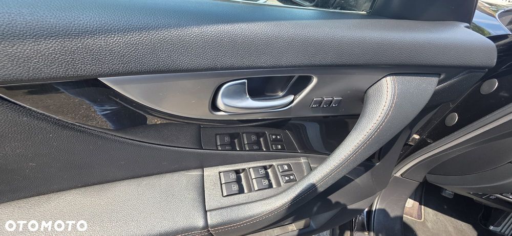 Infiniti QX70 3.0d S - 13
