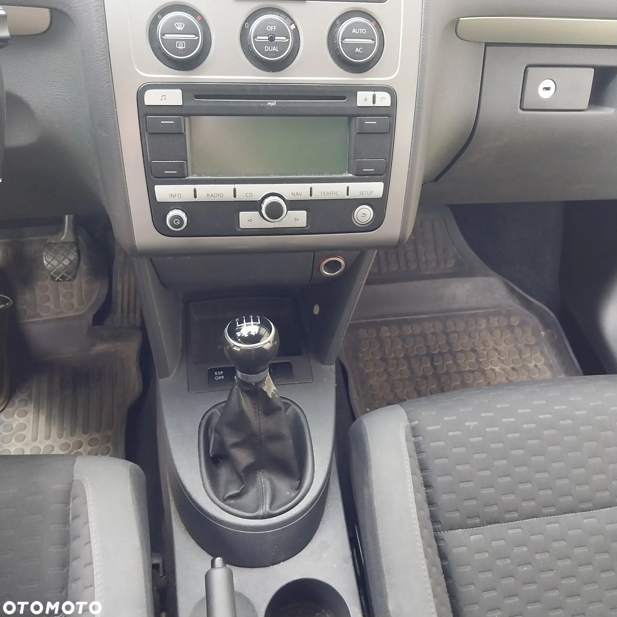 Volkswagen Touran - 4