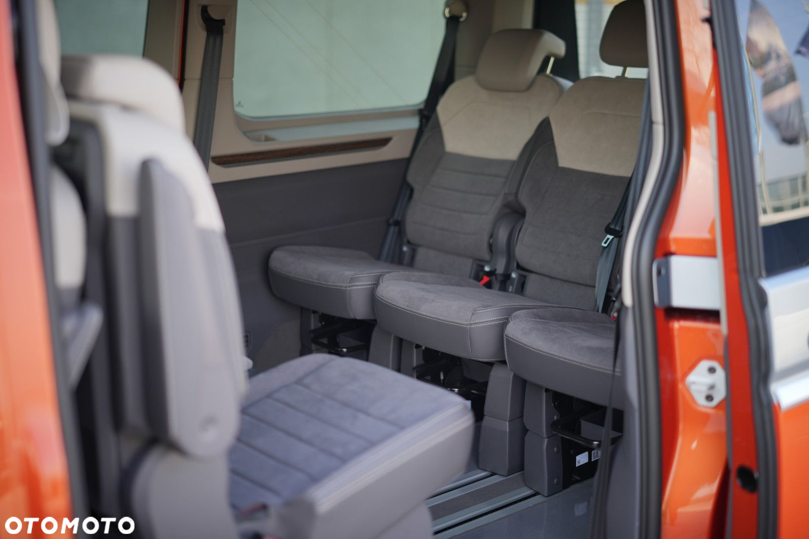 Volkswagen Multivan - 23