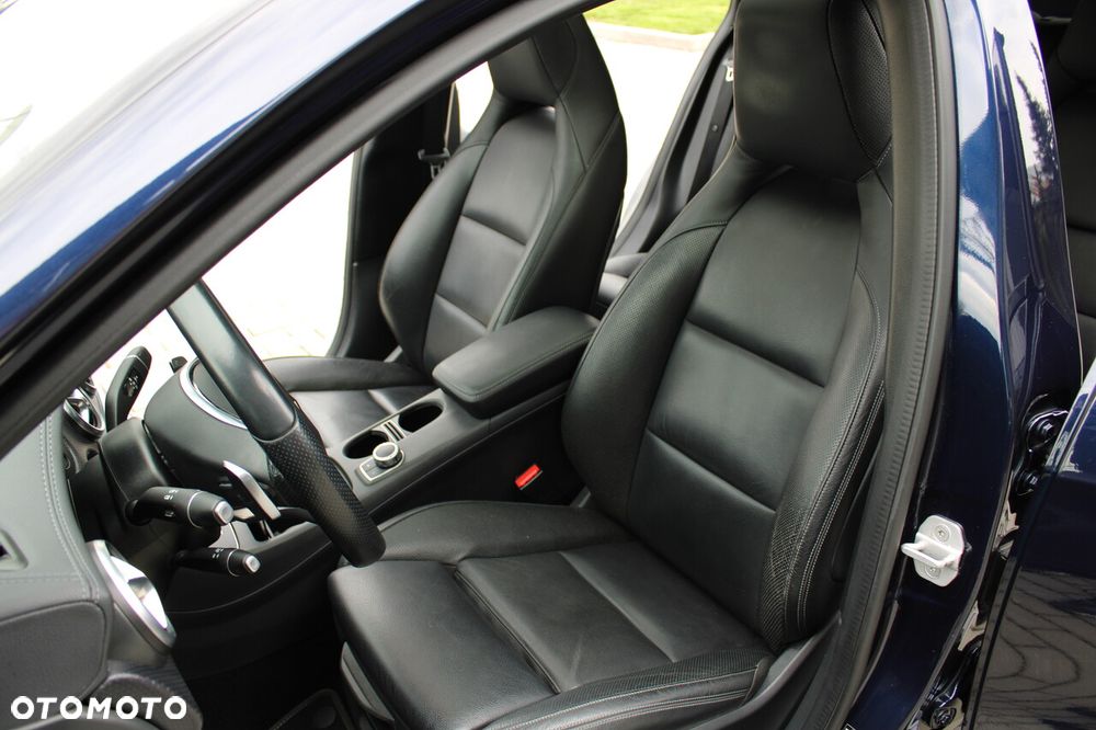 Mercedes-Benz Klasa A 250 4Matic 7G-DCT AMG Line - 33