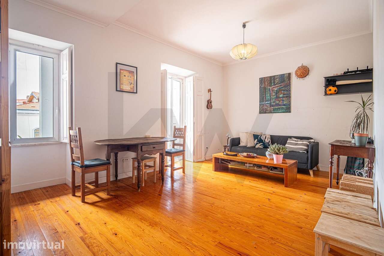 Apartamento T5 Assoalhadas à Av Almirantes Reis - Grande imagem: 2/36