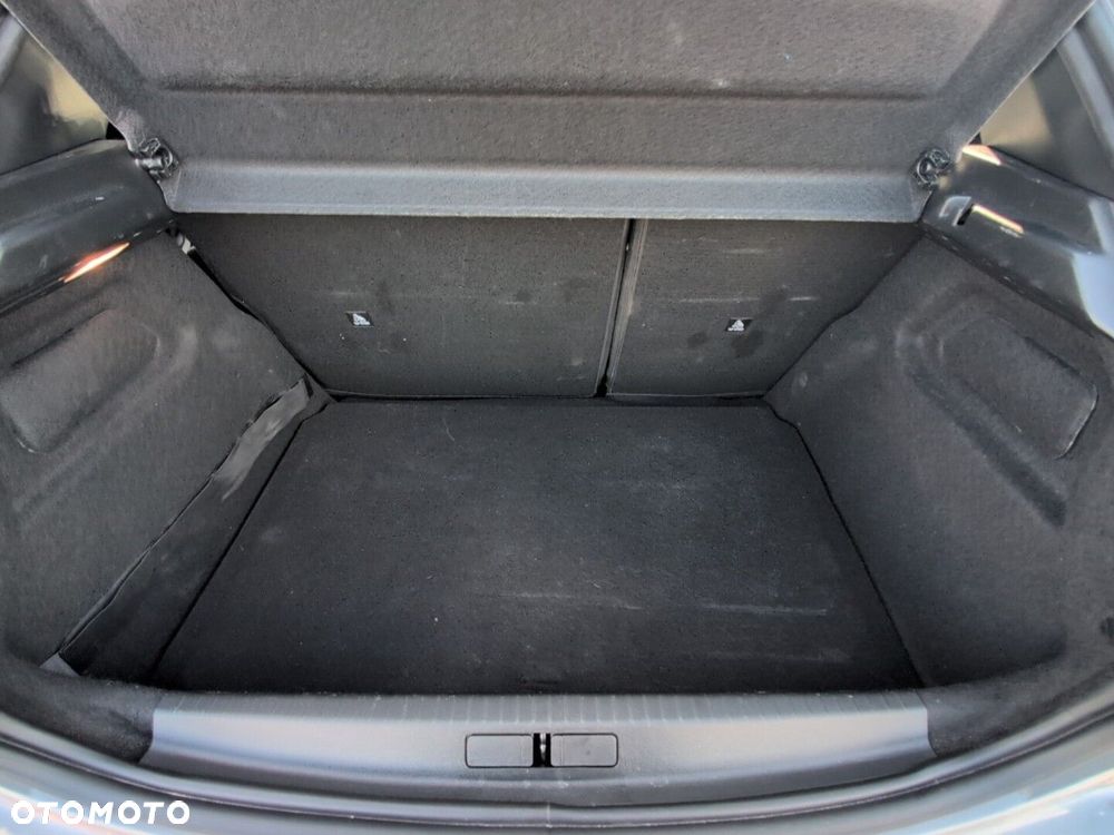 Peugeot 208 - 3