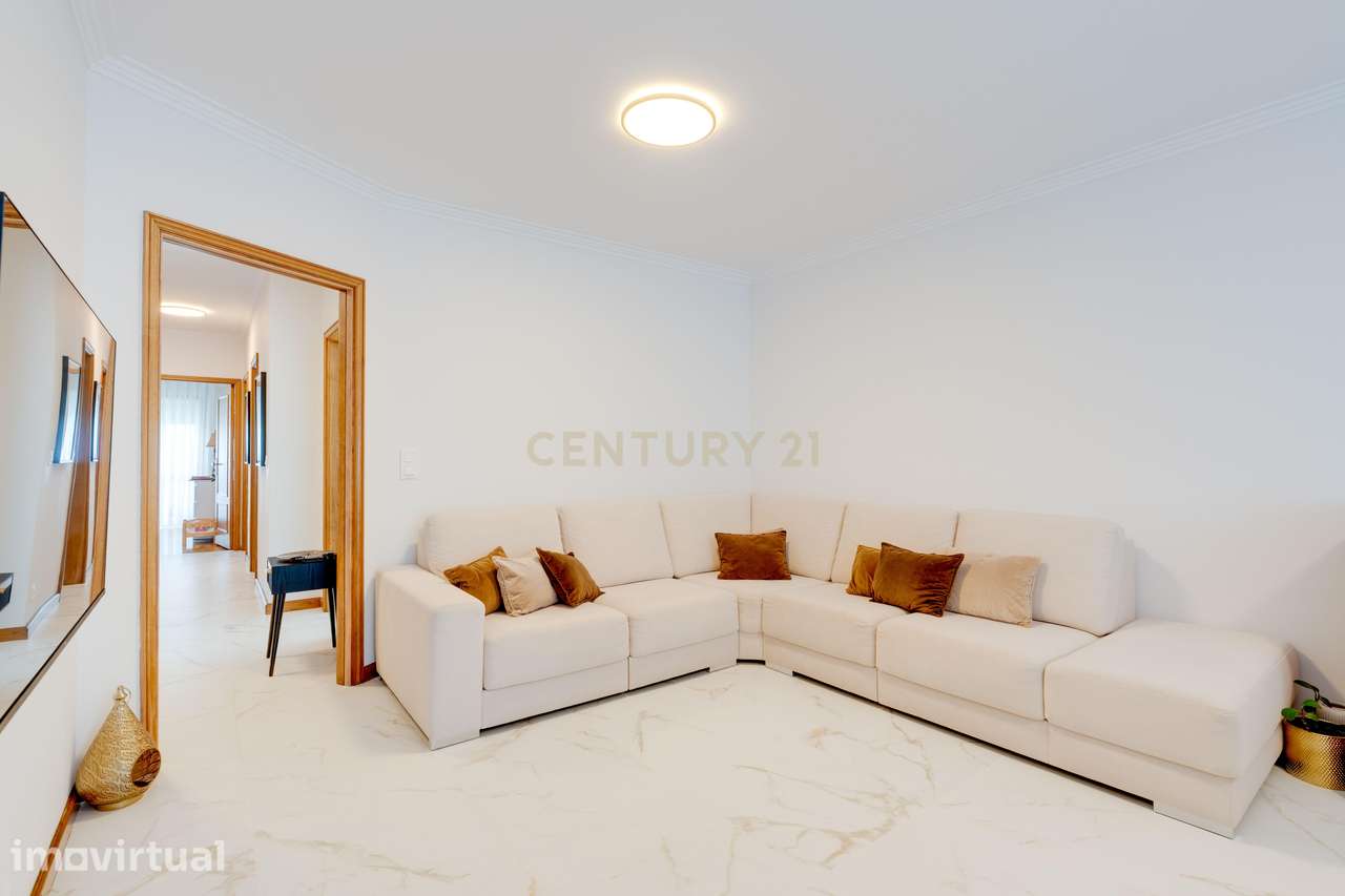 T2+2 Duplex c/ Sótão amplo (248m²) | S. Félix Marinha - Grande imagem: 3/33
