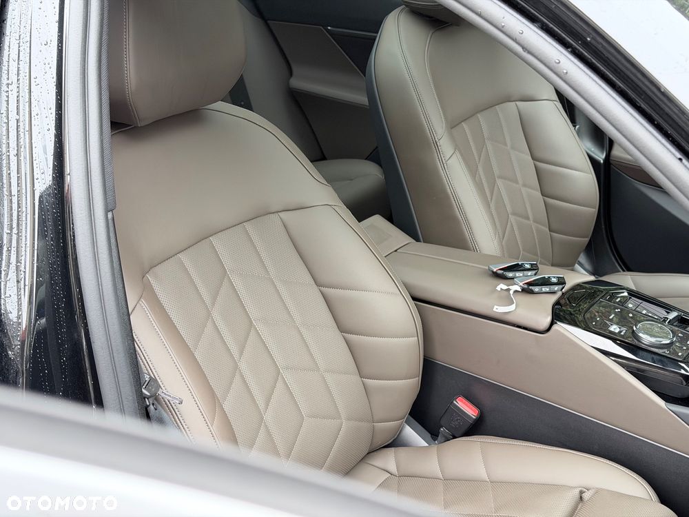 BMW Seria 5 520d - 32