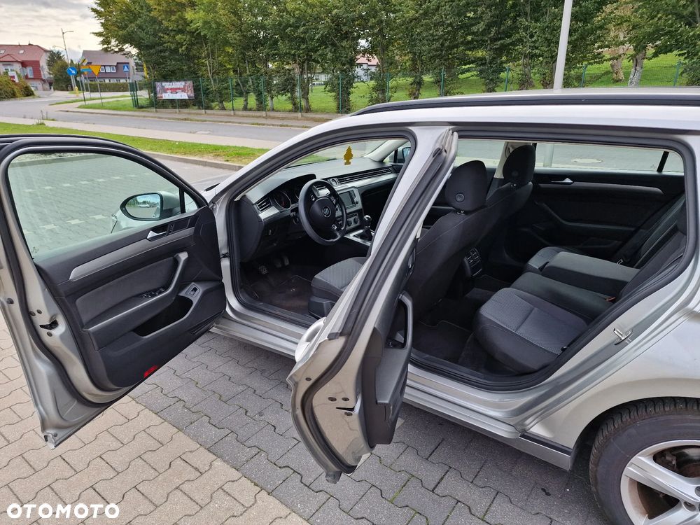 Volkswagen Passat 1.6 TDI BMT Comfortline - 10