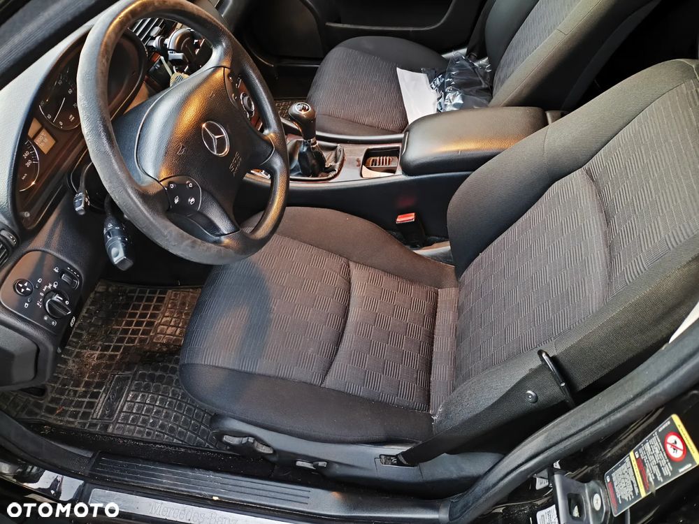 Mercedes-Benz Klasa C 180 T Kompressor Classic - 11