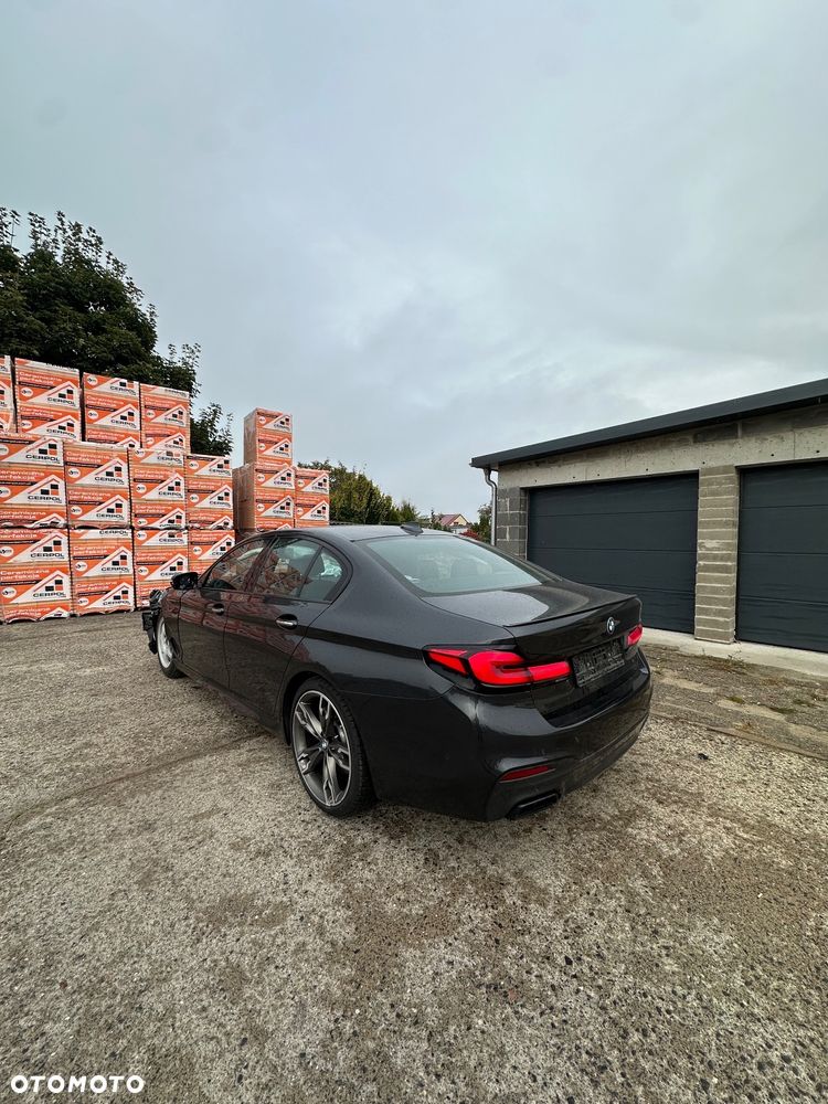 BMW Seria 5 M550i xDrive sport - 11