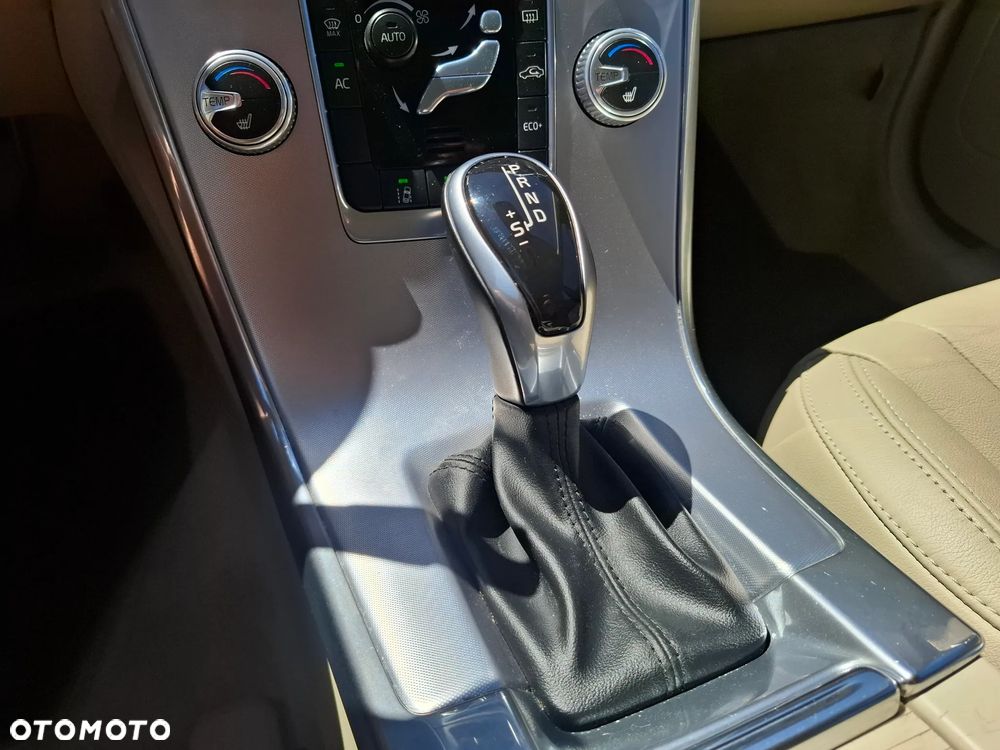 Volvo XC 60 D4 Geartronic Kinetic - 22