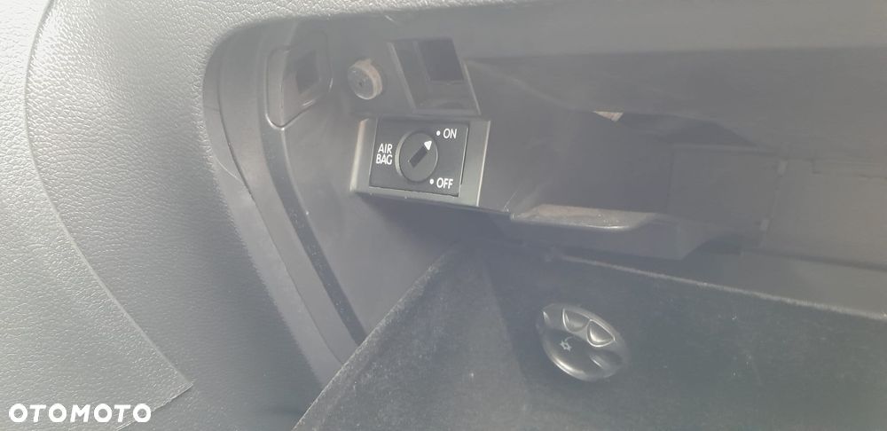 Volkswagen Golf - 25
