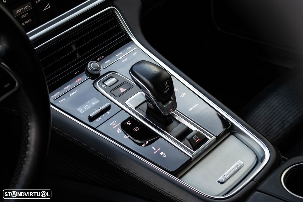 Porsche Panamera 4 S - 28